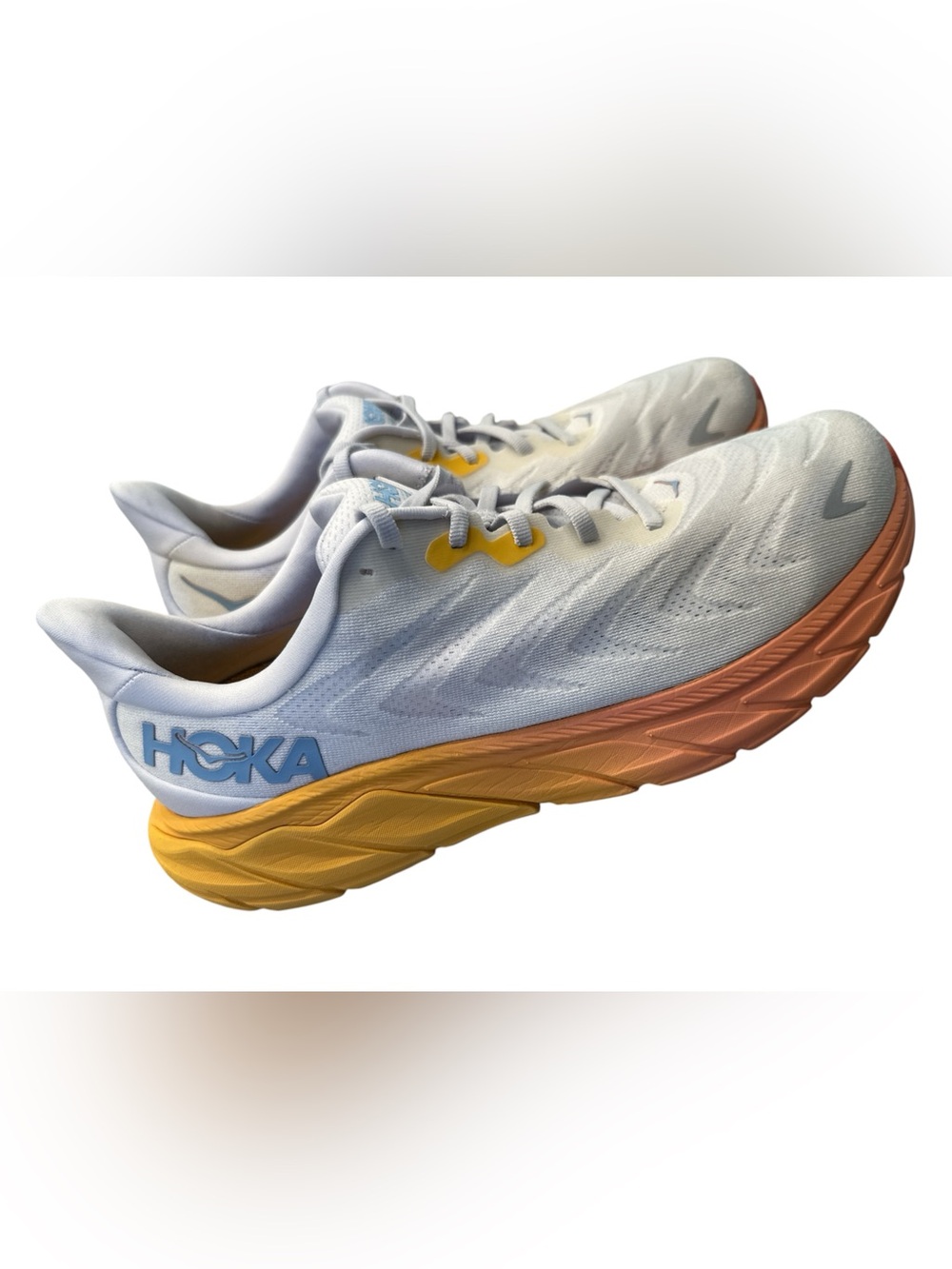 HOKA Arahi 6 1123197 White/Yellow/Orange Low Top Lace-Up Wide Sneakers